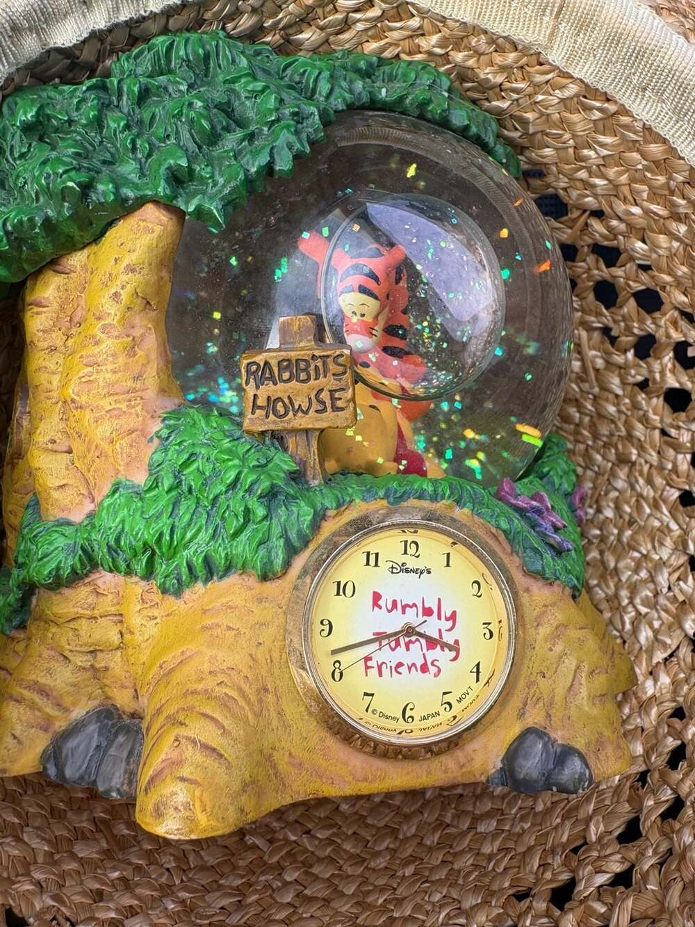 Disney Winnie The Pooh And Tigger Rumbly Tumbly Friends Snow Globe Clock